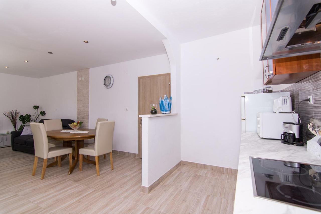 Apartmani Dolores Kastela Luaran gambar